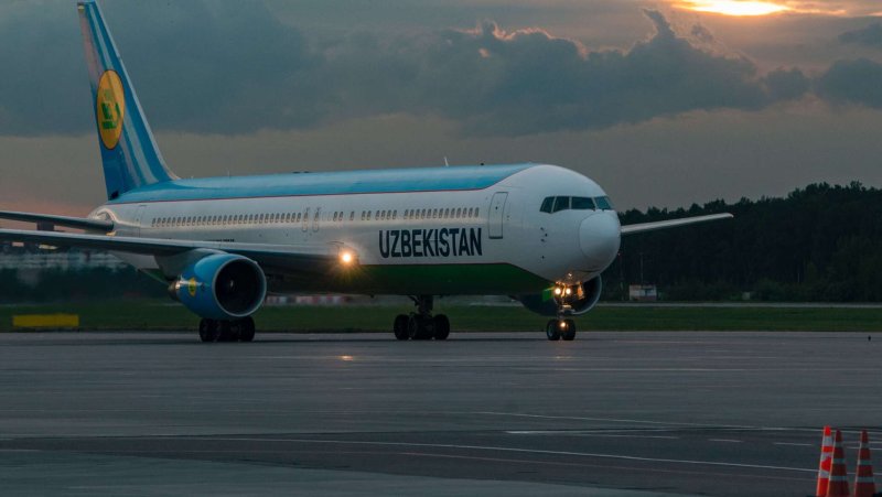 Boeing 757-200 Uzbekistan Airways