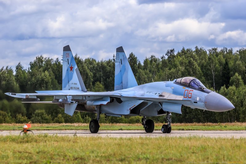 Су-35 — многоцелевой истребитель