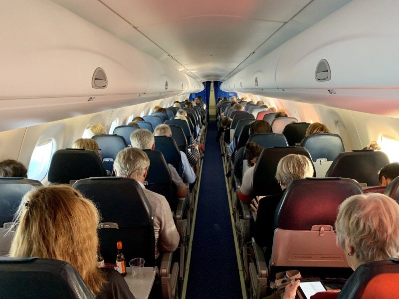 KLM салон эконом класса Boeing 737