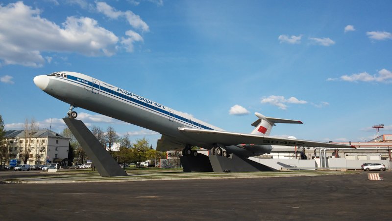 Самолет ил-62м
