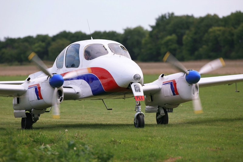 L-200 самолет
