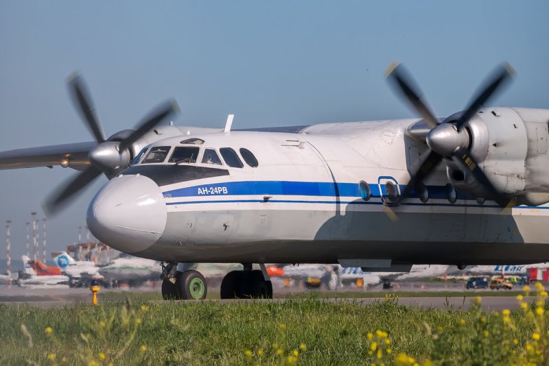 АН-24 пассажирский самолёт