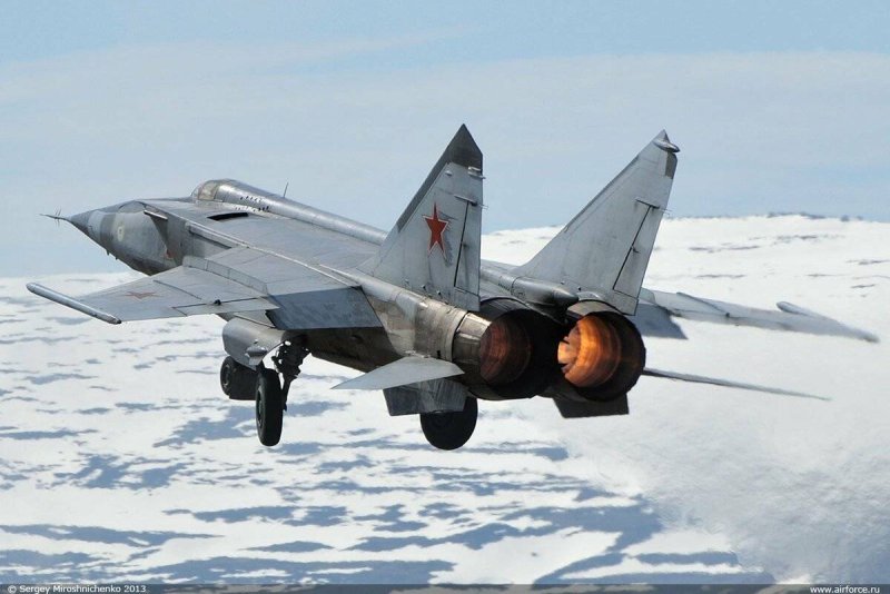 Миг-25 сверхзвуковой самолёт