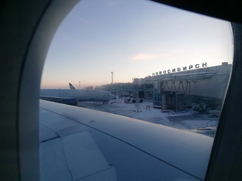 Аэропорт Внуково вид из окна самолёта зимой