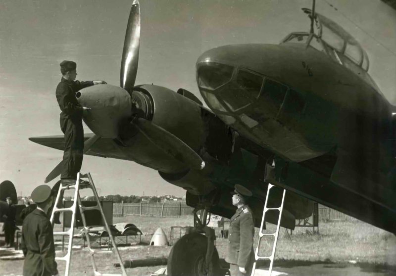 Ту-2 пикирующий бомбардировщик
