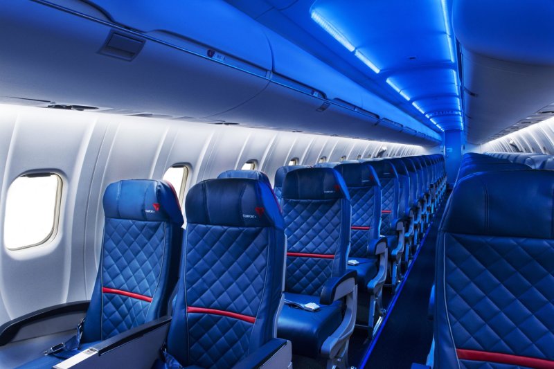 Embraer 170 внутри