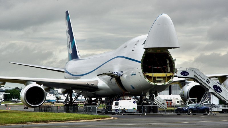 Грузовой самолет Boeing 747