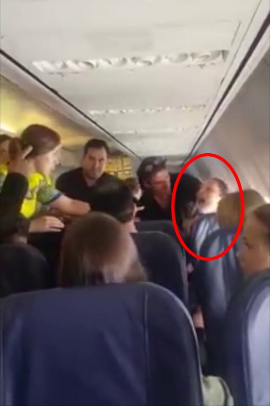 Пьяный пассажир в самолете