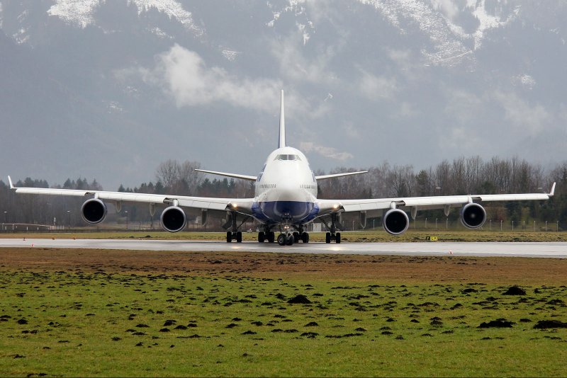 Боинг 747 вид спереди