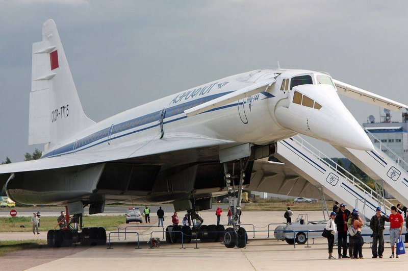 Пассажирский сверхзвуковой лайнер ту-144