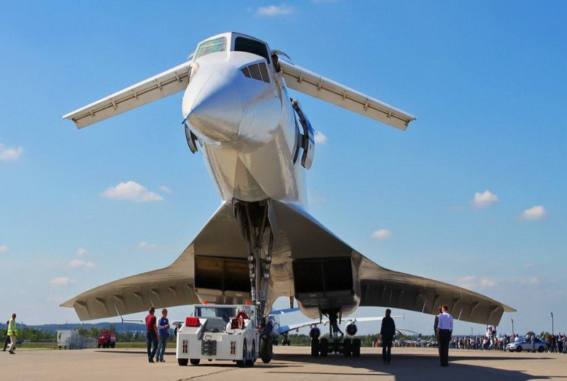 Сверхзвуковой пассажирский самолет ту-144