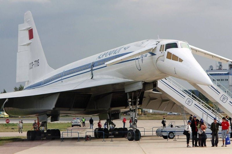 Ту сверхзвуковой пассажирский самолёт ту-144