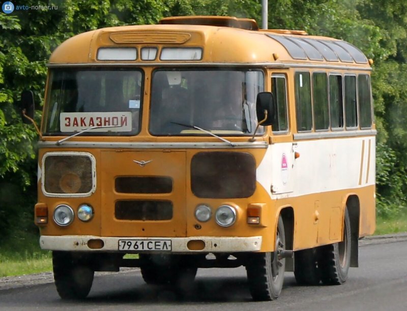 Старый автобус ПАЗ 672