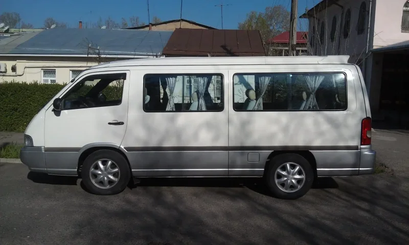 Истана микроавтобус
