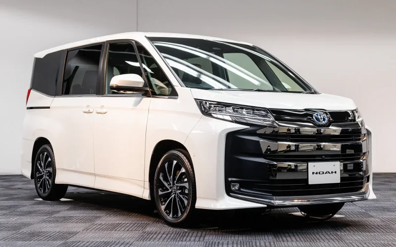 Toyota Voxy Side