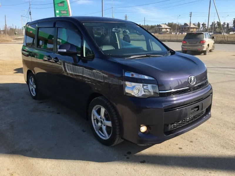 Toyota Noah zrr80
