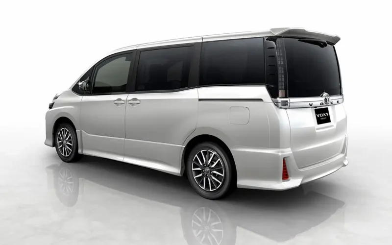 Toyota Вокси гибрид 2020