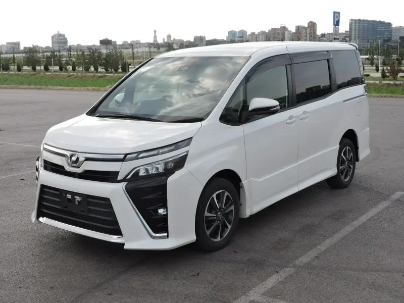 Toyota Voxy Kirameki 2