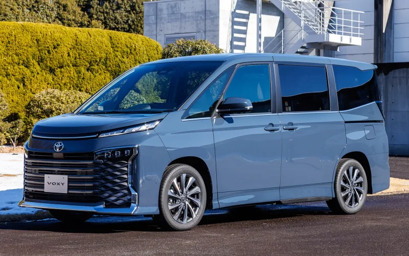 Toyota Voxy 2022