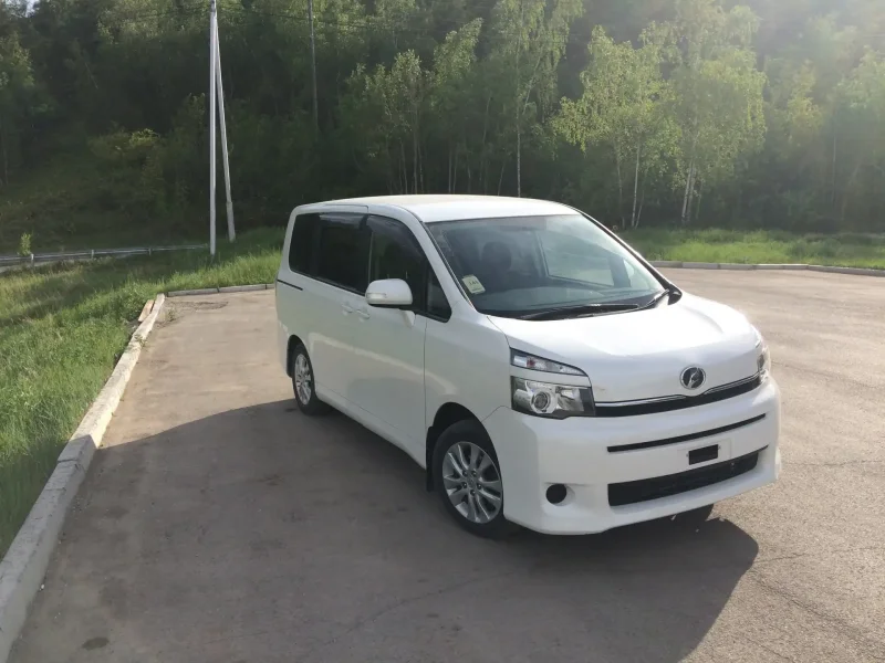 Toyota Voxy 2017