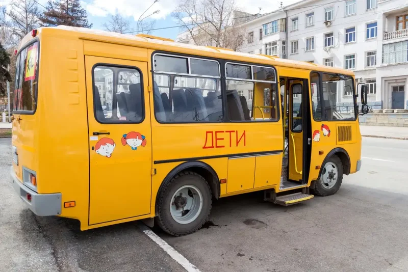 Желтый школьный автобус Россия