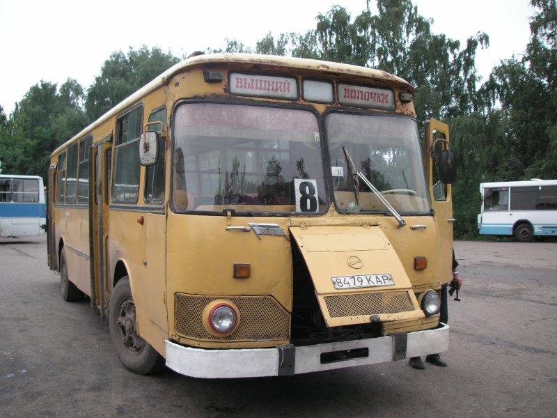 Старый желтый автобус