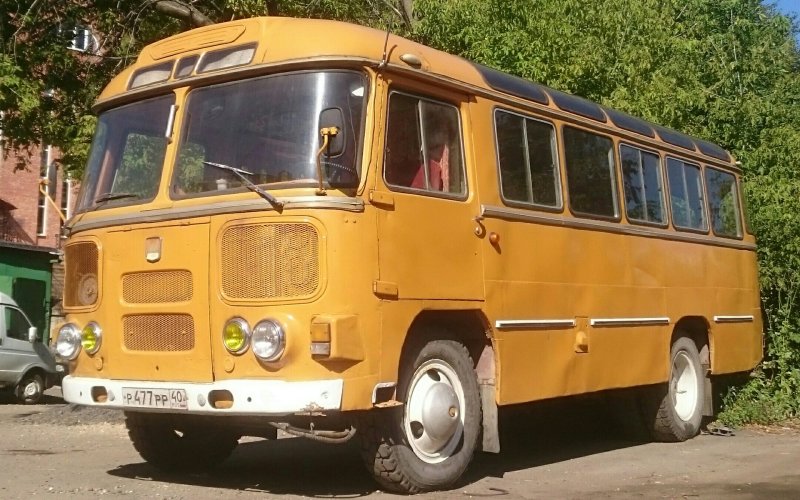 Желтый автобус ПАЗ 672