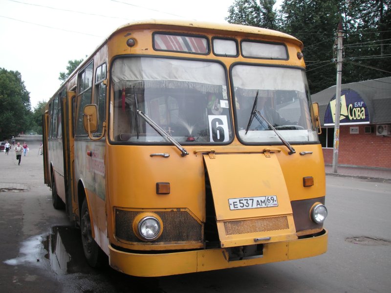 ЛИАЗ 677 желтый