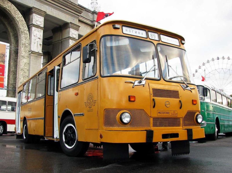 Автобус КАВЗ желтый