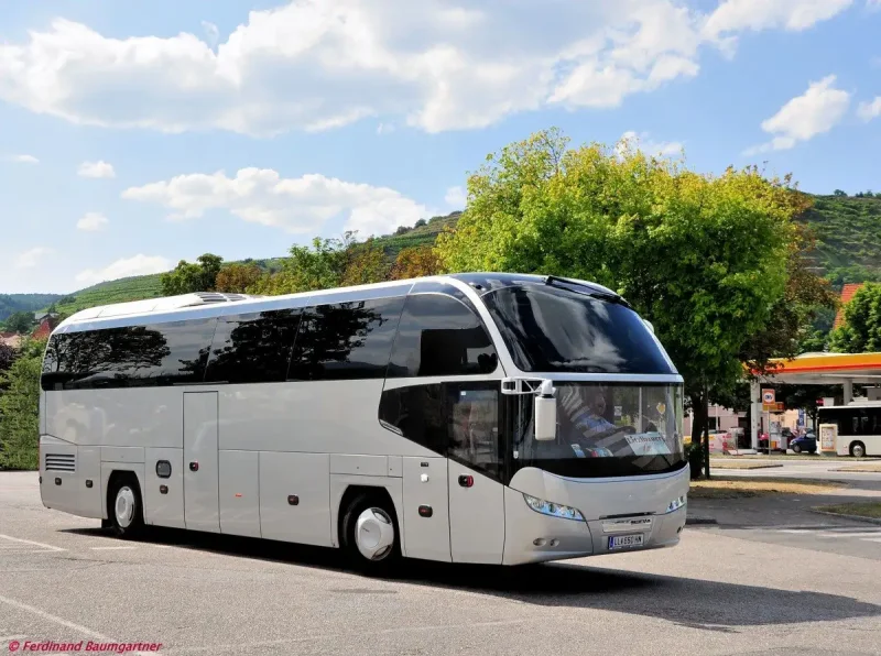 Автобус Neoplan Cityliner салон