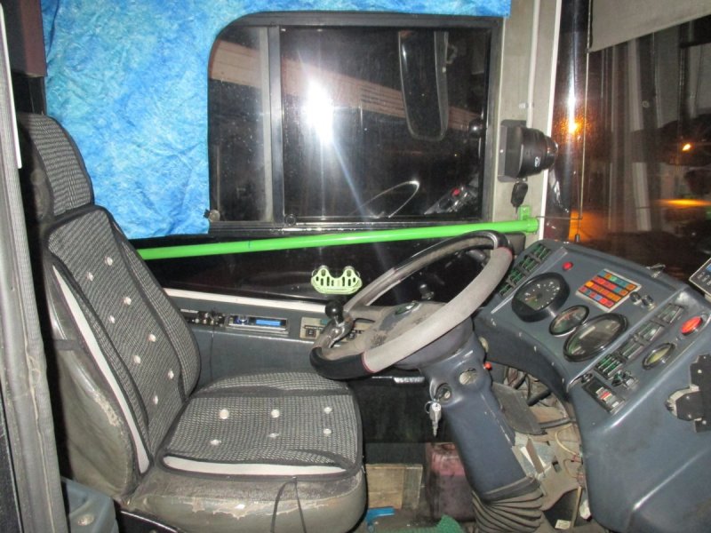ЛИАЗ 677м кабина водителя