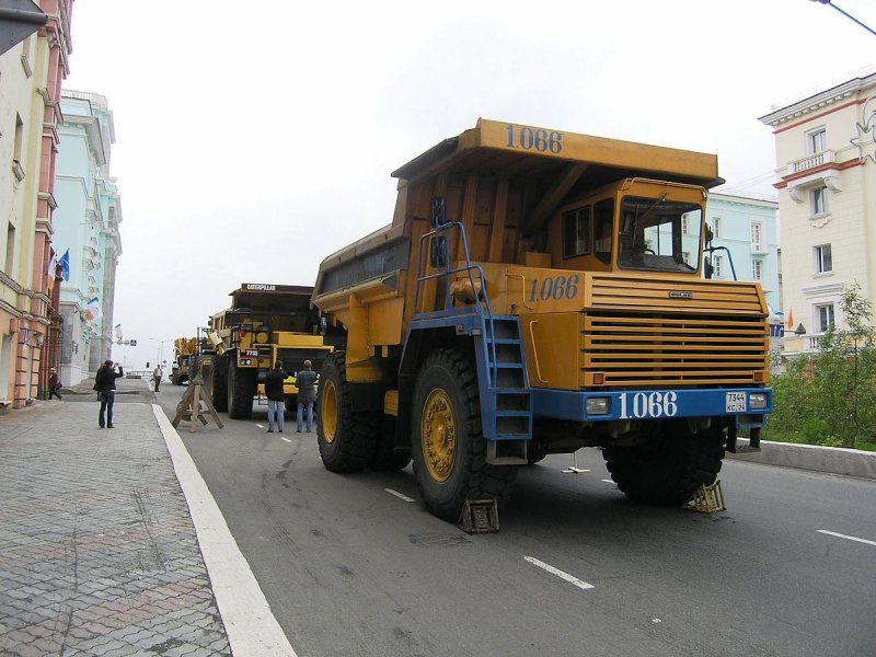 Аэродромный тягач БЕЛАЗ 54010