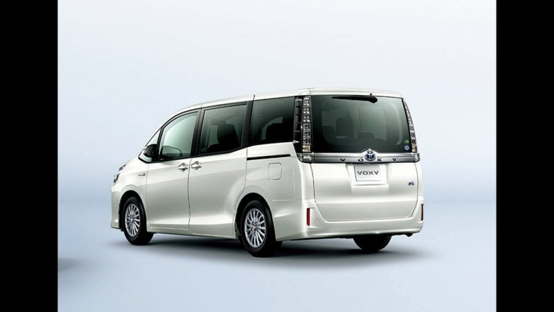 Toyota Noah 2022 1 поколение