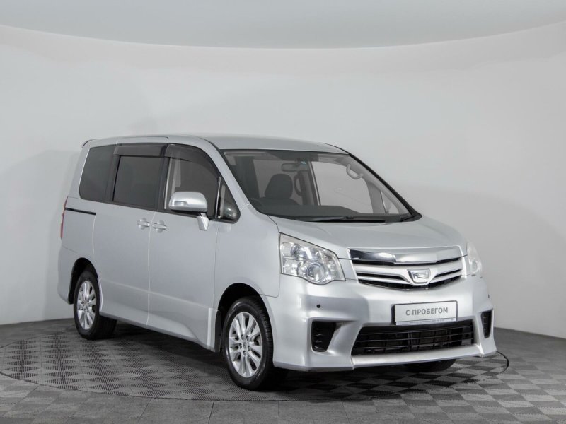 Toyota Noah 2008
