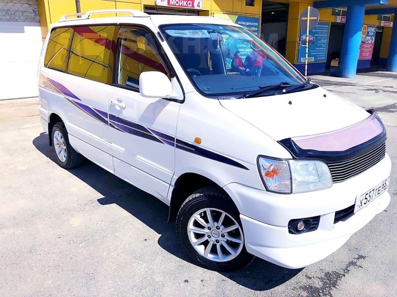 Тойота Вокси 2007