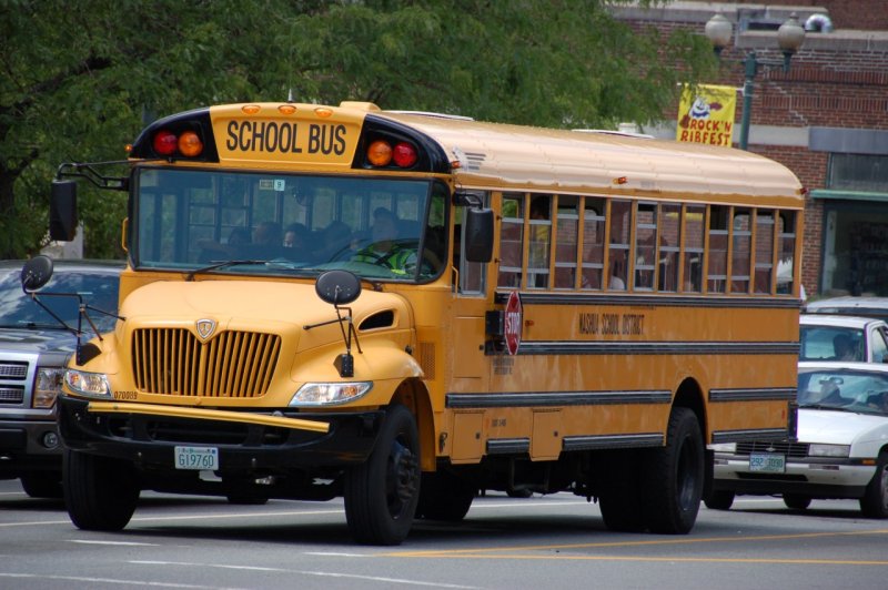 Желтый школьный автобус США