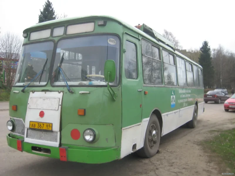 ЛИАЗ 677 старый сзади