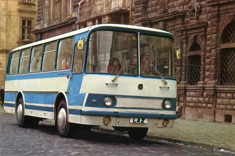 ЛАЗ-695н турист