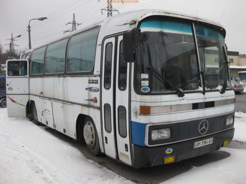 Автобус Мерседес 0303
