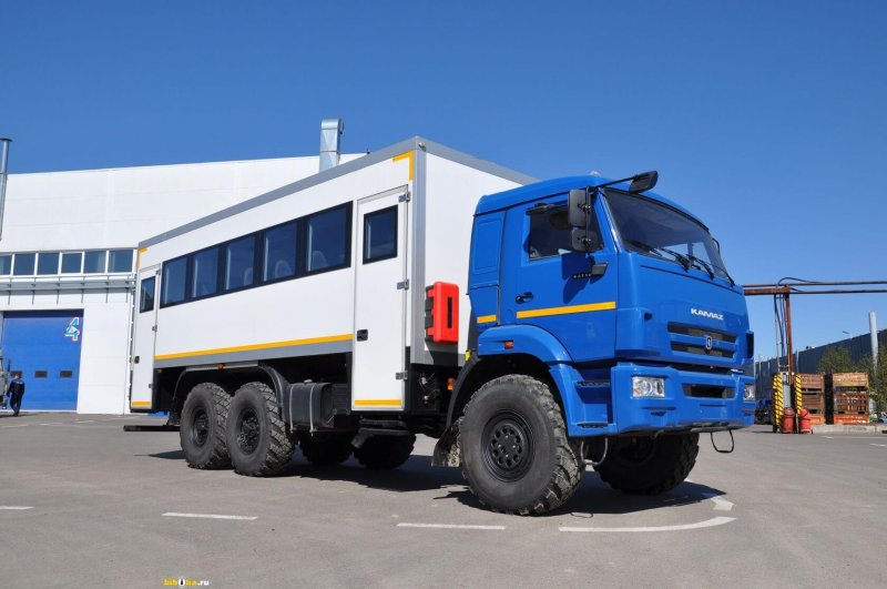 Новый вахтовый автобус КАМАЗ