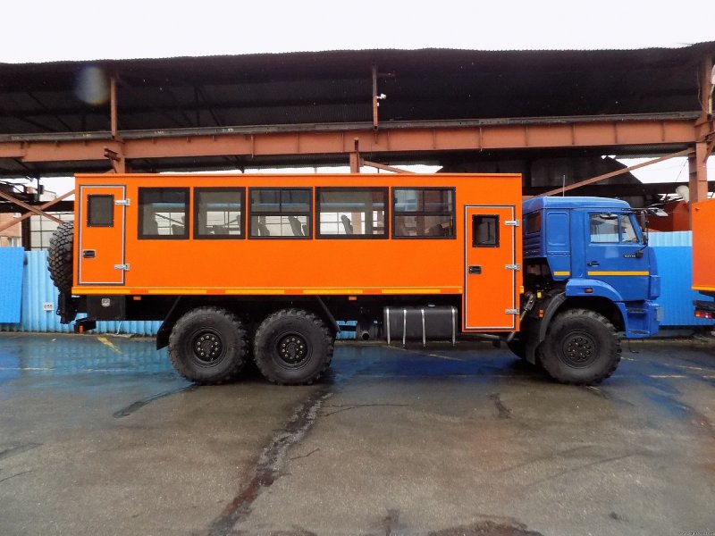 Новый вахтовый автобус КАМАЗ