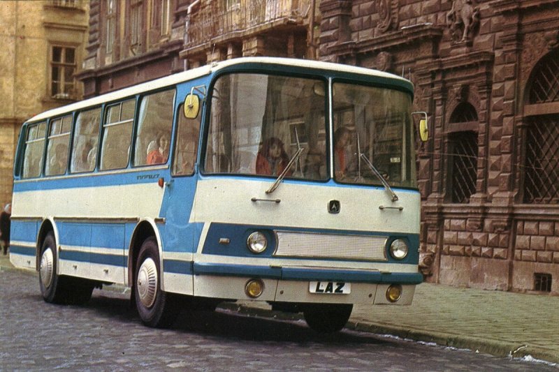 ЛАЗ 695 Н коричнево цвета