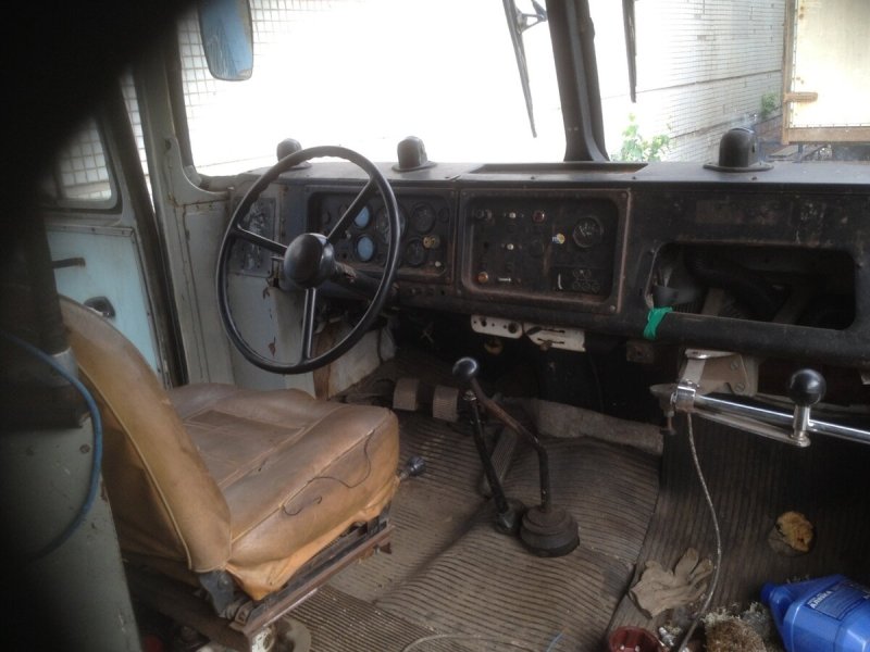 КАВЗ-685 кабина водителя