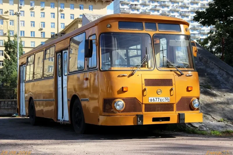 Икарус 677