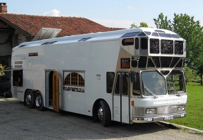 Neoplan Skyliner автодом