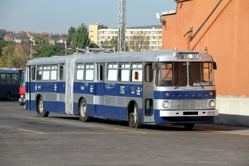 ЛИАЗ 677 сочлененный