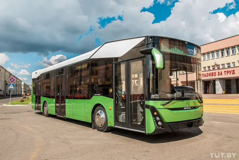 Автобус МАЗ 303266