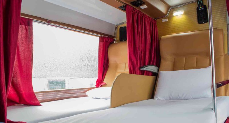 Капсульный спальный автобус