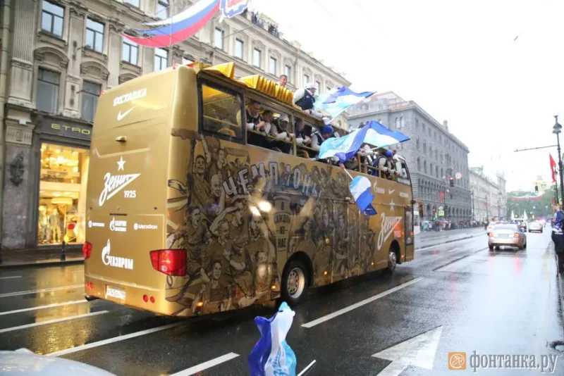 Чемпионский автобус Зенита