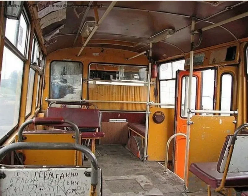 ЛИАЗ 677 салон